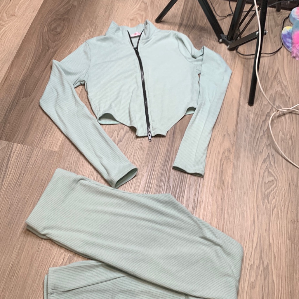 Two Pc Set